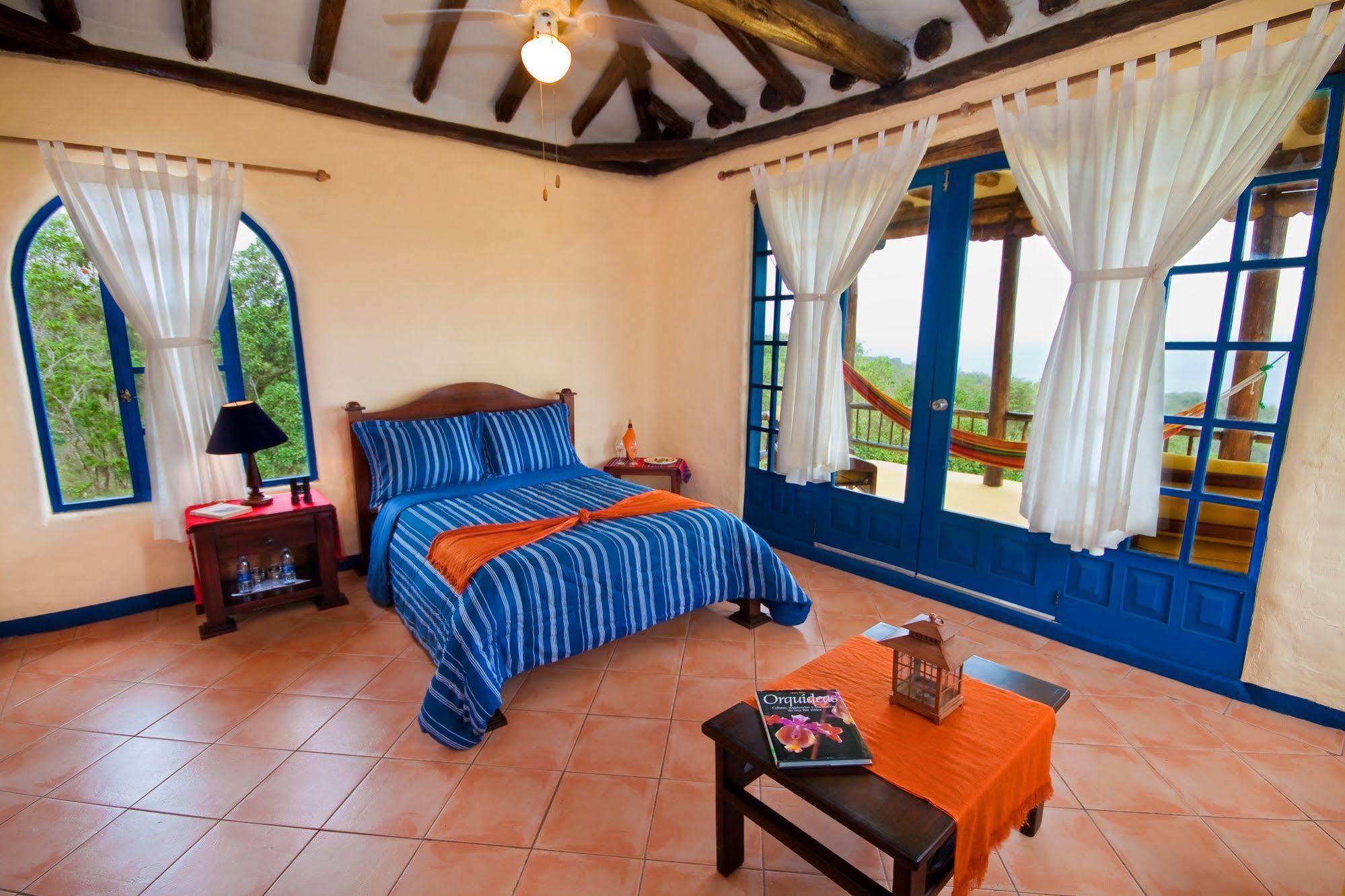 Mantaraya Lodge Puerto López Esterno foto