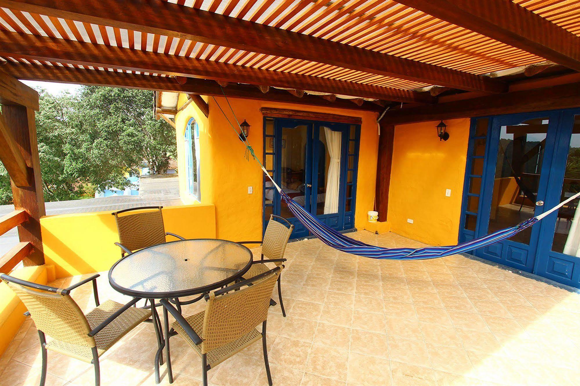 Mantaraya Lodge Puerto López Esterno foto